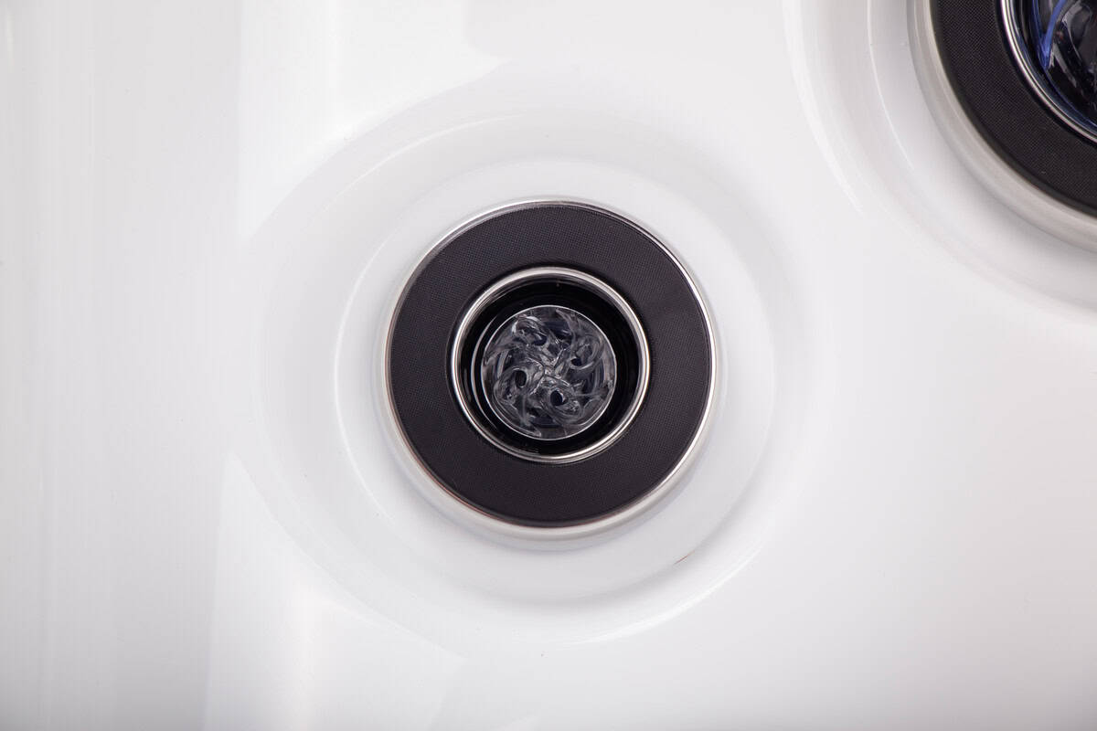 Moana Premium Hot Tub - Image 8
